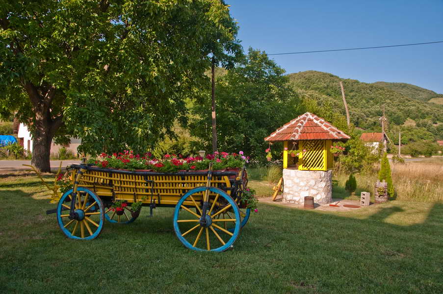 Dvorište kod Balića puno starih predmeta