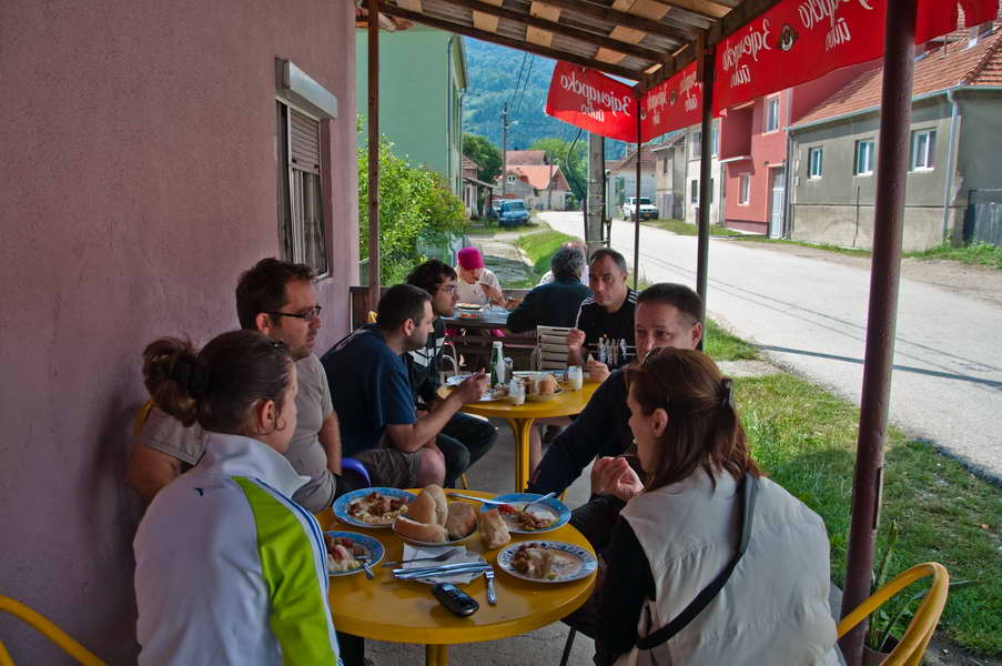 Doručak u Debelom Lugu