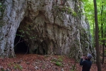Pećina uzvodno od prerasti Samar