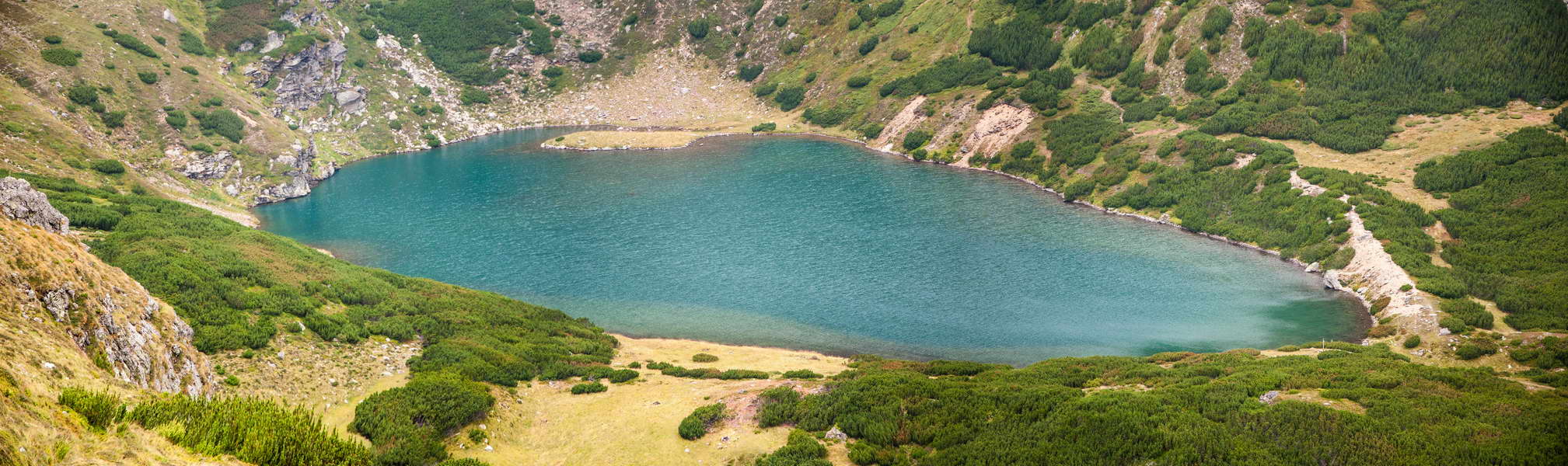 Jezero pod samim vrhom Čindrel