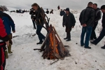 Vatra gori, a sneg se ne otapa