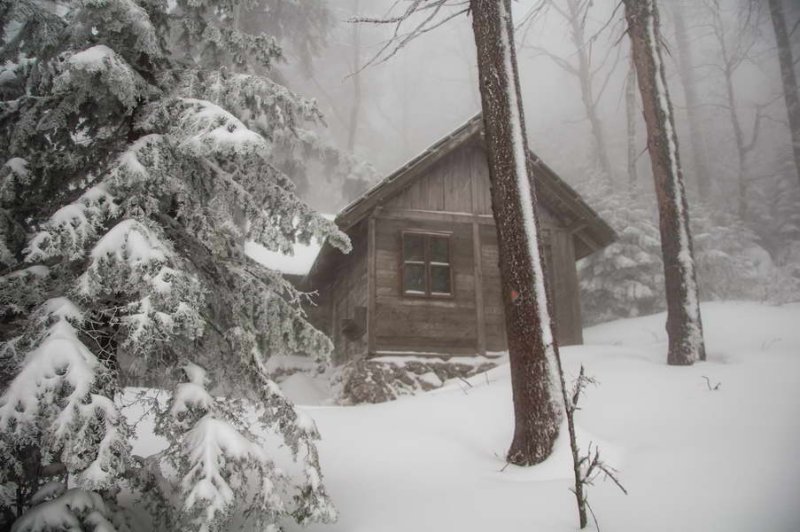 The shelter at Bilješke stene