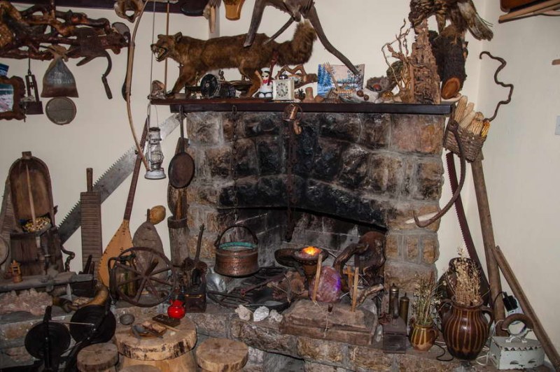 Inside the hunter's lodge (motel) on Predov Krst