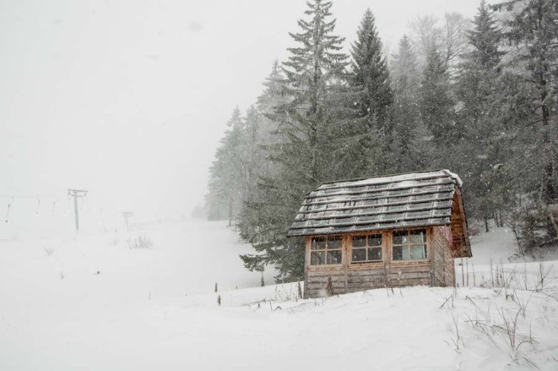 An April blizzard under Iver peak