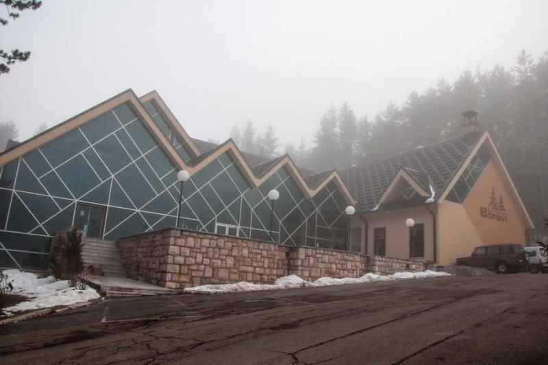 Borovi hotel, Sjenica